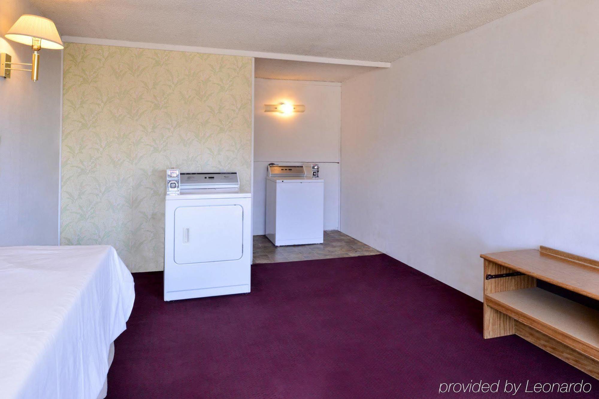 Red Carpet Inn Battleboro Dış mekan fotoğraf