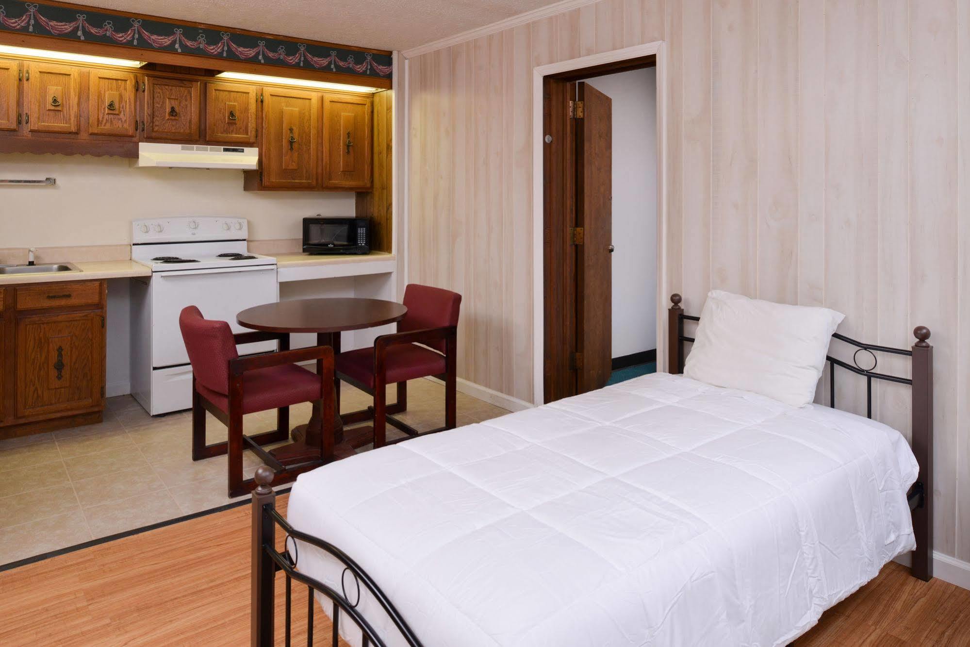Red Carpet Inn Battleboro Dış mekan fotoğraf