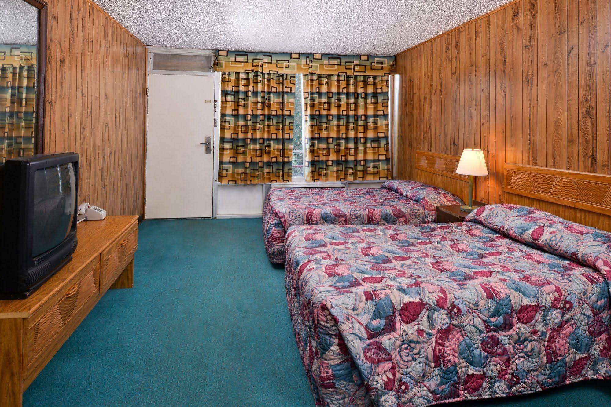 Red Carpet Inn Battleboro Dış mekan fotoğraf