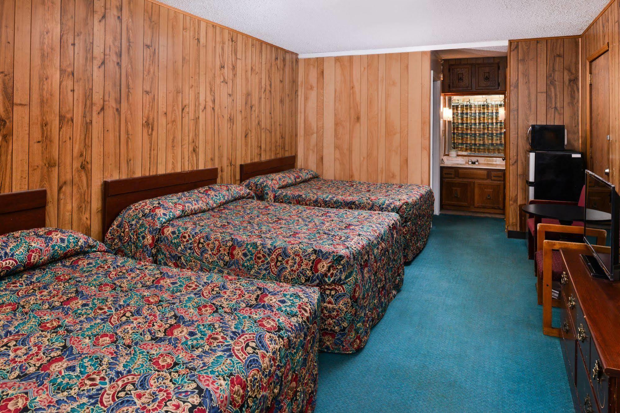 Red Carpet Inn Battleboro Dış mekan fotoğraf